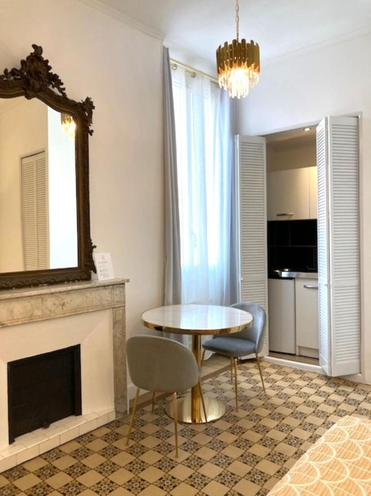 Hotel Cresp Nice Pokoj fotografie